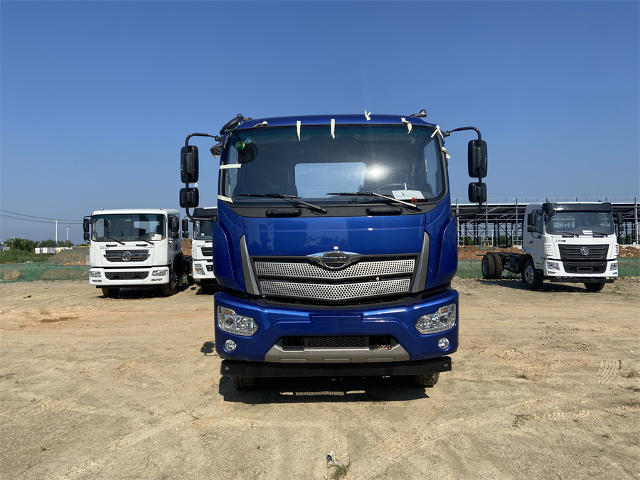 福田ES7（小三軸，玉柴270）國(guó)六 內(nèi)飾照片圖